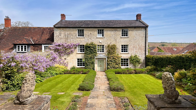 Client Stories: creative yet comfortable - arty homes for sale