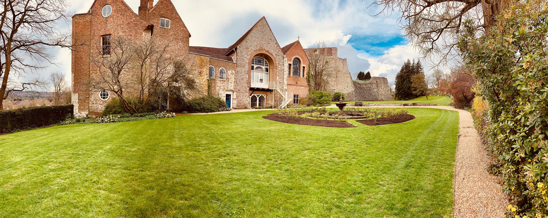 Book a property valuation in Farnham