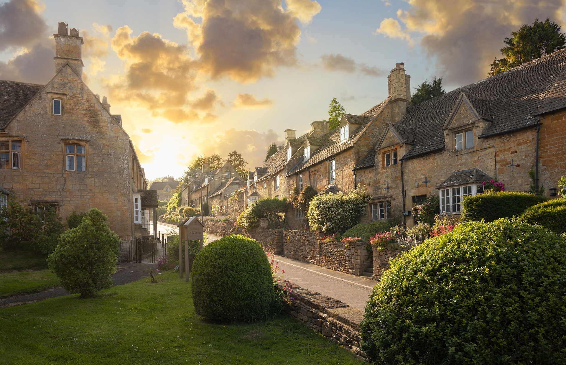 Book a property valuation in Moreton-in-Marsh