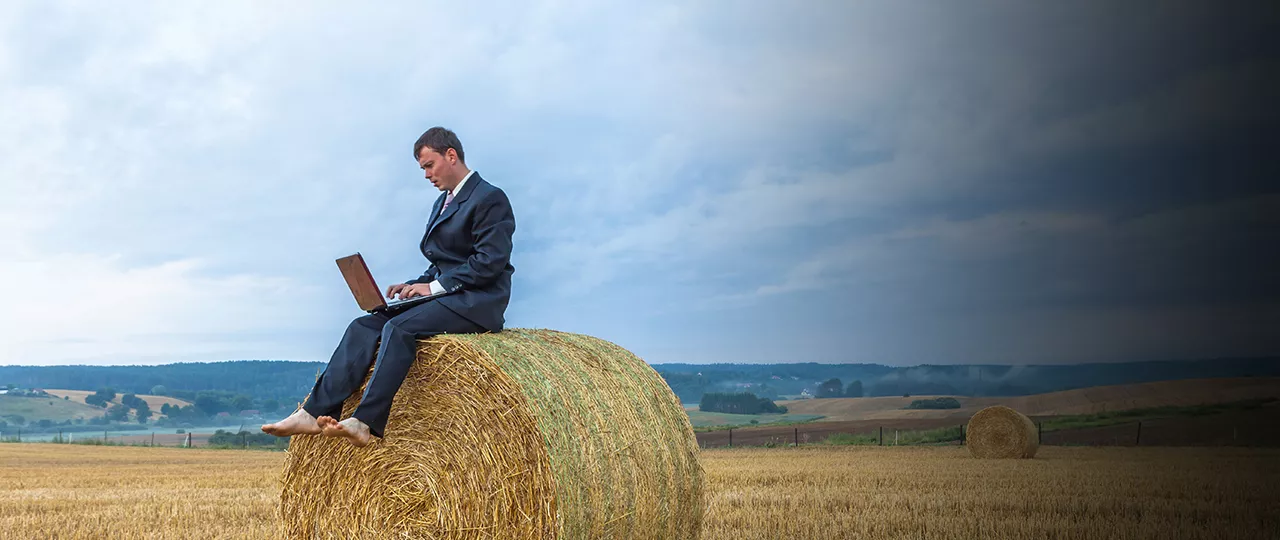blog_header_farmer-businessman-laptop